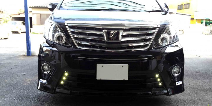 トヨタ20系アルファードのバンパーへ埋め込みした6発のLEDデイライト