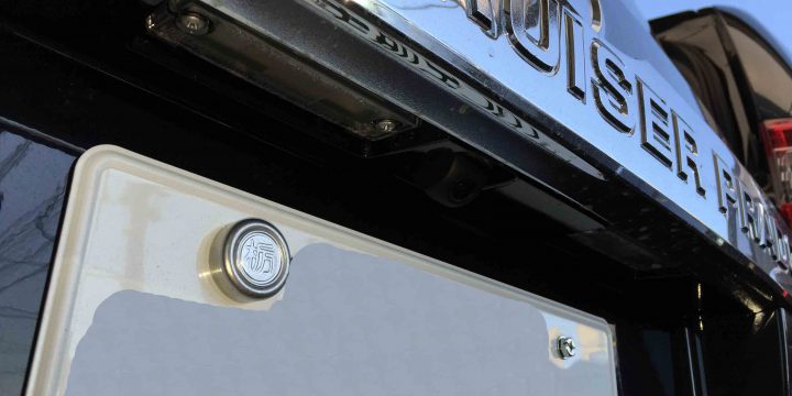 トヨタランドクルーザープラドへ埋め込み加工したバックカメラの取り付け位置