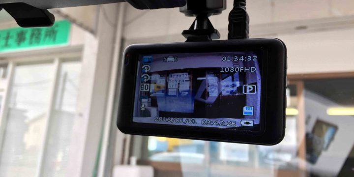 スバルBR9レガシィへお客様持ち込み品のドライブレコーダーをお取り付け致しました。