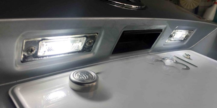 VWフォルクスワーゲンジェッタのライセンスランプをLED化し点灯。