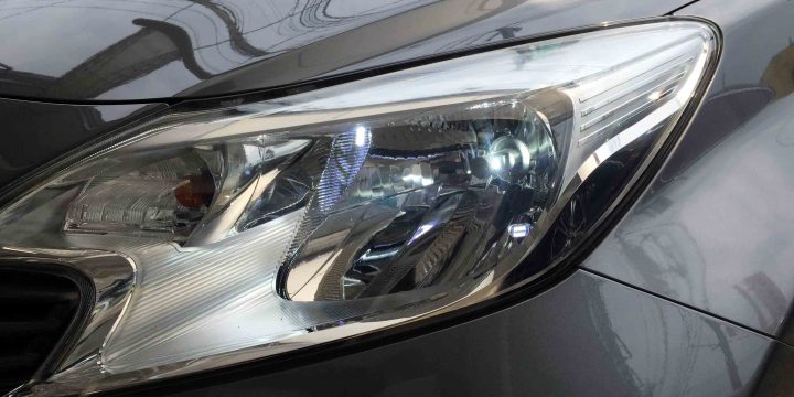 日産E12ノートのヘッドライトH4-4000Lm-LEDバルブ本体取り付け後の点灯状態