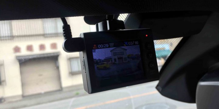 BMW X3-F25へユピテルDRY-ST3000Pドライブレコーダーをフロントガラスへ設置