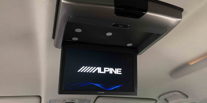 トヨタエスクァイアへ取り付けたアルパインリアビジョンRSA10S-L-B